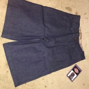 I’m selling brand new Dickies boy shorts